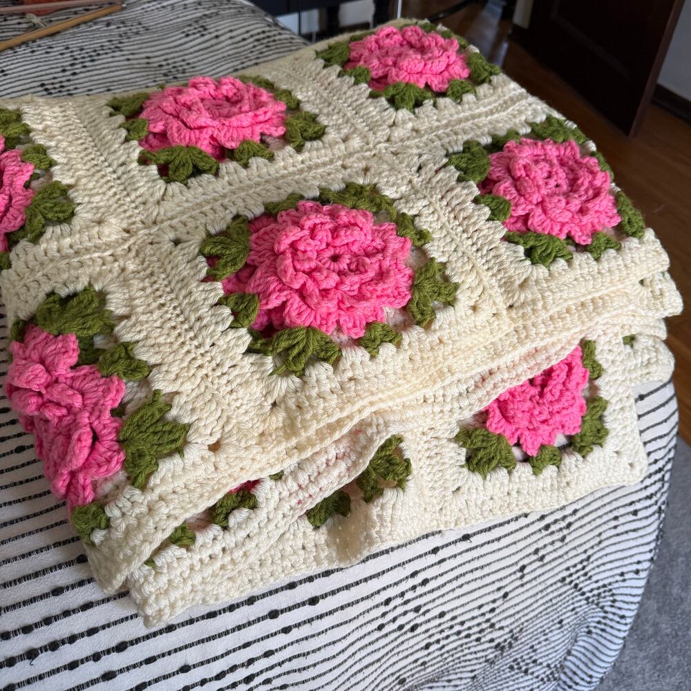 Vintage Handmade Wool 3-d Rose Crochet Granny Square Blanket Afghan Large Twin - Picture 2 of 3